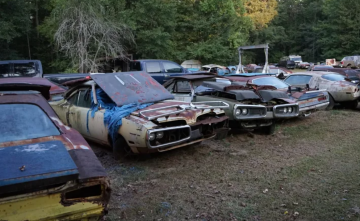 Кладовище Dodge і Plymouth, кадр з відео