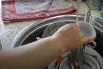 Миття посуду. Фото: скрін youtube