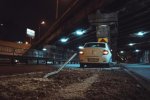 Шматок "втомленого" мосту продірявив авто у Києві