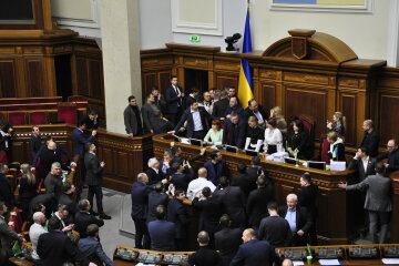 Верховна Рада, нардепи заблокували трибуну та крісло спікера - фото Знай.ua