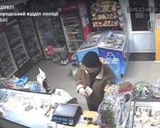 Під будинком Януковича орудують грабіжники (відео)