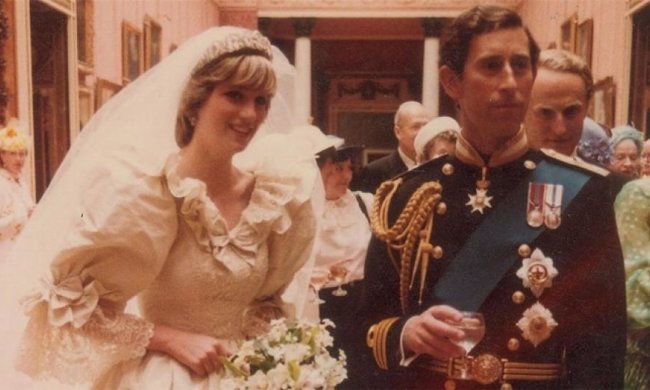 Раритетні фото з весілля принцеси Діани продадуть на аукціоні