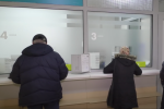Украинцы в банке. Фото: скрин youtube