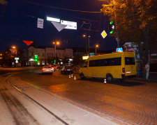 В Днепре псих напал на мужчину в маршрутке: избил и вышвырнул на ходу, семья ищет свидетелей