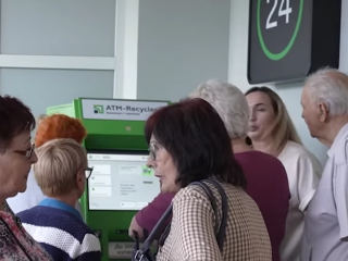 Пенсіонери. Фото: скрін youtube