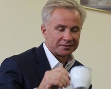 Извращенный патриотизм от Косюка: пить шампанское в Куршавеле под гимн Украины