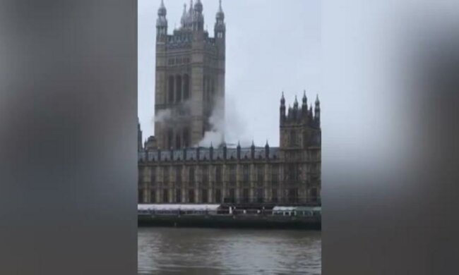 В любимом дворце Елизаветы II вспыхнул пожар