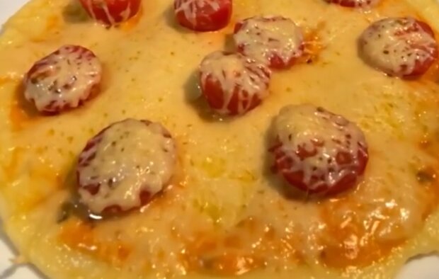 Пицца на сковородке, скриншот из видео