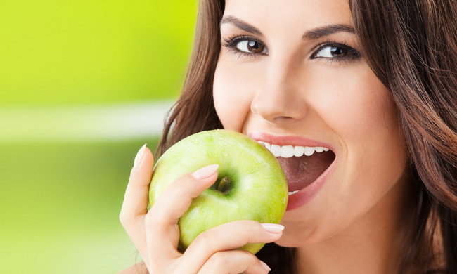 Не все полезно, что в рот полезло: известный диетолог назвала главный недостаток яблок