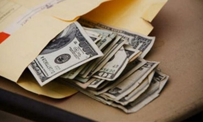 Слідчого Нацполіції схопили на хабарі