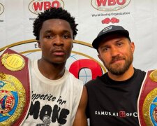 Ломаченко вручает пояс WBO Абдулле Мейсону