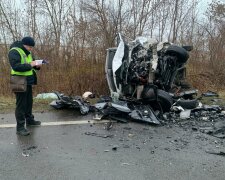Під Львовом Audi влетів у Mercedes, троє загиблих - кров і покришки по всій дорозі