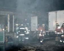 У Дніпропетровську спалюють склади разом з працівниками