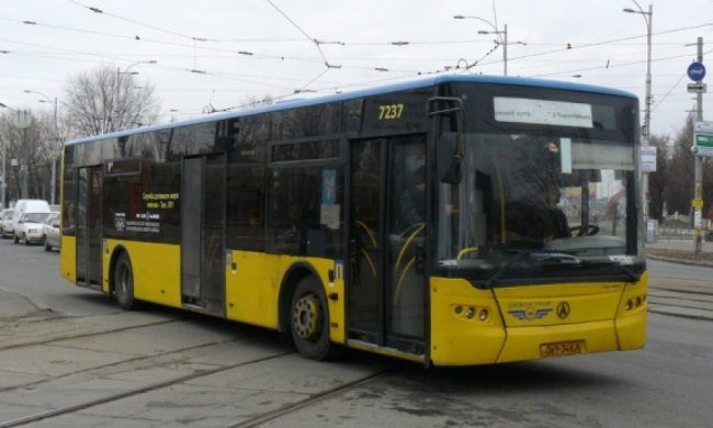 Через весь Київ запустили автобус Троєщина-Вокзал
