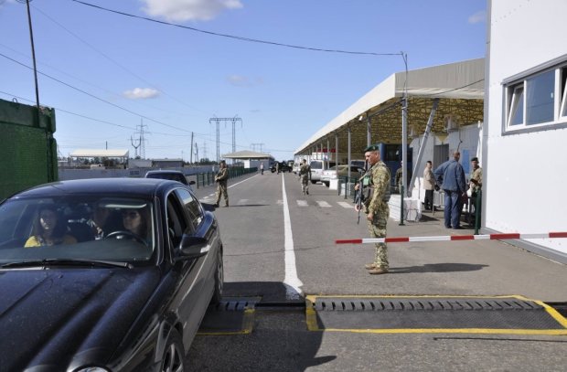 На Донбасі перекривають кордони раніше звичайного: що відбувається