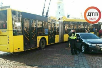 Кияни власноруч провчили автохама