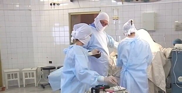 Львівські лікарі знайшли виправдання "кишеньковим" тарифам: "Всі гроші йдуть в..."