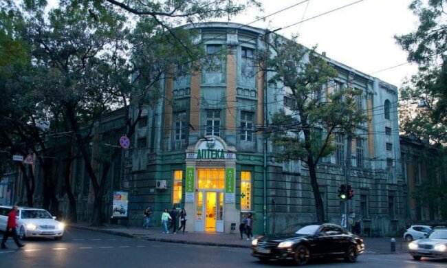 П'яний адвокат-мажор на Porsche розніс 4 авто і ледь не вбив дітей