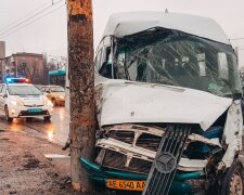 Смялась в гармошку: в Днепре произошло ДТП с участием "забитой" людьми маршрутки