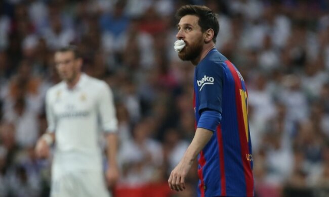 Месси сплюнул выбитый зуб в перерыве матча с Реалом