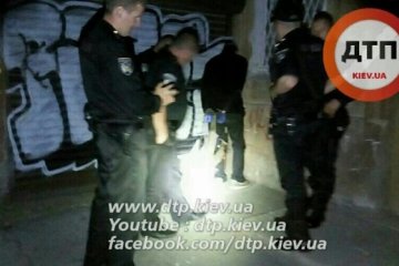 Київські правоохоронці зупинили грабіжника пострілом у ногу