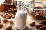 Мигдалеве молоко. Фото Ecosmak