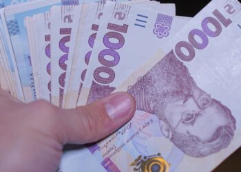 Гроші в руках: виплати до 800 000 грн
