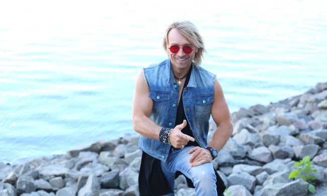 Винник всього лише приміряв військову форму, і тут почалось: фото