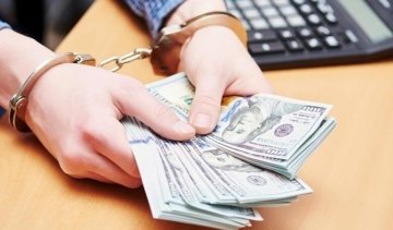 СБУ поймала руководителя налоговой "на горячем"