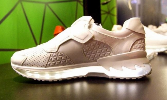 Lenovo представила кросівки з 3D-сканером