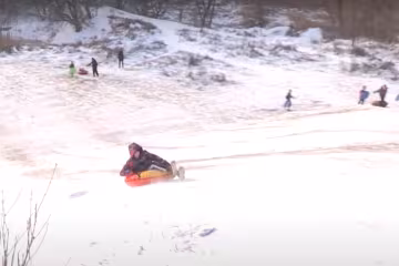 Спуск с горки, скриншот с видео