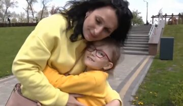 Алевтина с мамой, скриншот из видео