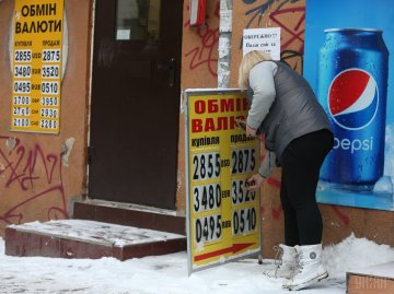 Курс валют на 3 марта: доллар противится гривне