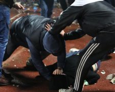 Стрільба, різанина та військові: росіяни просто посперечалися через машину