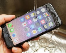 Покупал iPhone, а оказался Samsung: продукт Apple вспыхнул на борту самолета