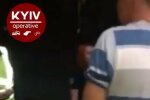 П'яні кияни налетіли на копів з кулаками і камерами - "На яких підставах?"