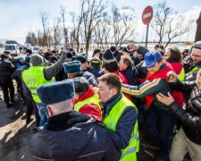 Пітерських далекобійників затримали за автопробіг
