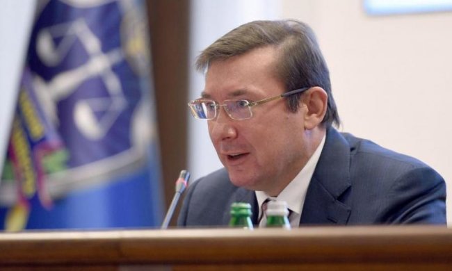 Золотые горы: сколько зарабатывает главный прокурор страны