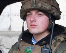 Український десантник знищив БТР бойовиків (відео)