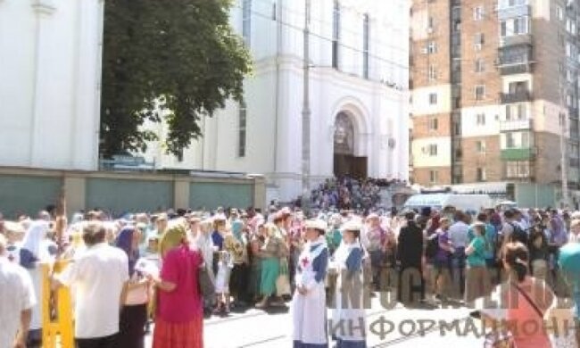 Одесситы пошли на Киев с иконами и молитвой