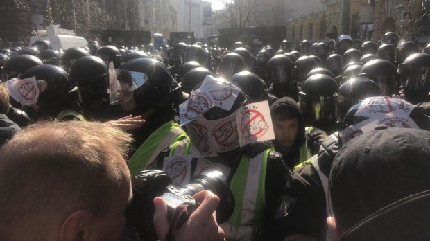 Українці влаштували бунт проти Реви: "кабан товстий, де твоя совість? Гнати поганою мітлою"
