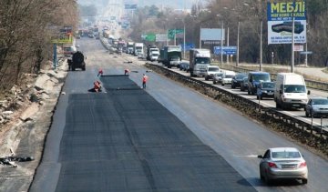 Українцям пообіцяли нові дороги через 10 років