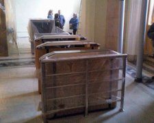 Турнікети ставлять у Харківській ОДА (фото)