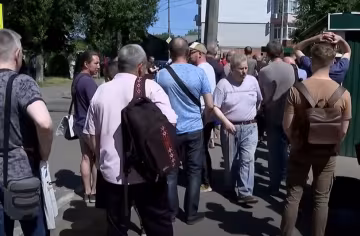 Визит в ТЦК, скриншот: YouTube