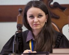 Активісти Автомайдану влаштували "теплу зустріч" судді Царевич (відео)