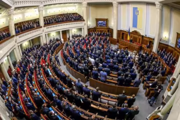 Порошенко просят лишать депутатов мандата за три прогула