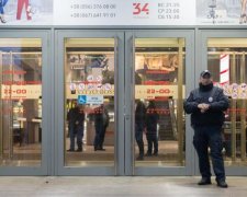 Паника и массовая эвакуация: в популярном ТЦ что-то происходит