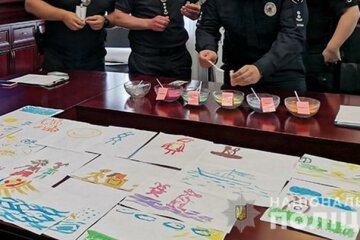 Киевских копов вооружили карандашами и пластилином