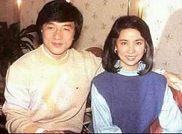 Джеки Чан с женой. Фото: Twitter.