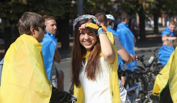 У Черкасах встановили рекорд по найбільшому "велосипедному прапору" (фото)